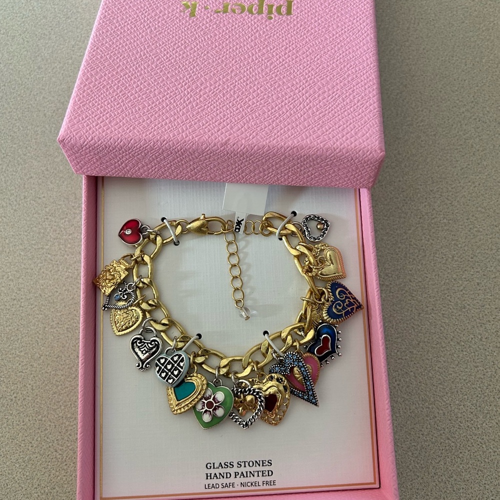 Piper-K Heart Charm Bracelet with heart clasp in box (NWT)TikTok Viral - Picture 2 of 3
